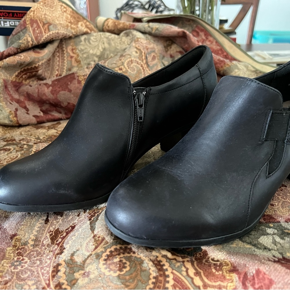 Black clogs never worn size 10 wide brand East spirit… heel size 2 1/4”